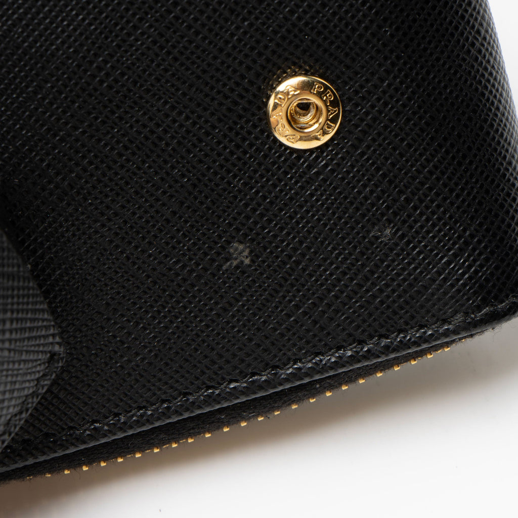 Prada Saffiano Re-Edition 2005 Crossbody Bag - Black