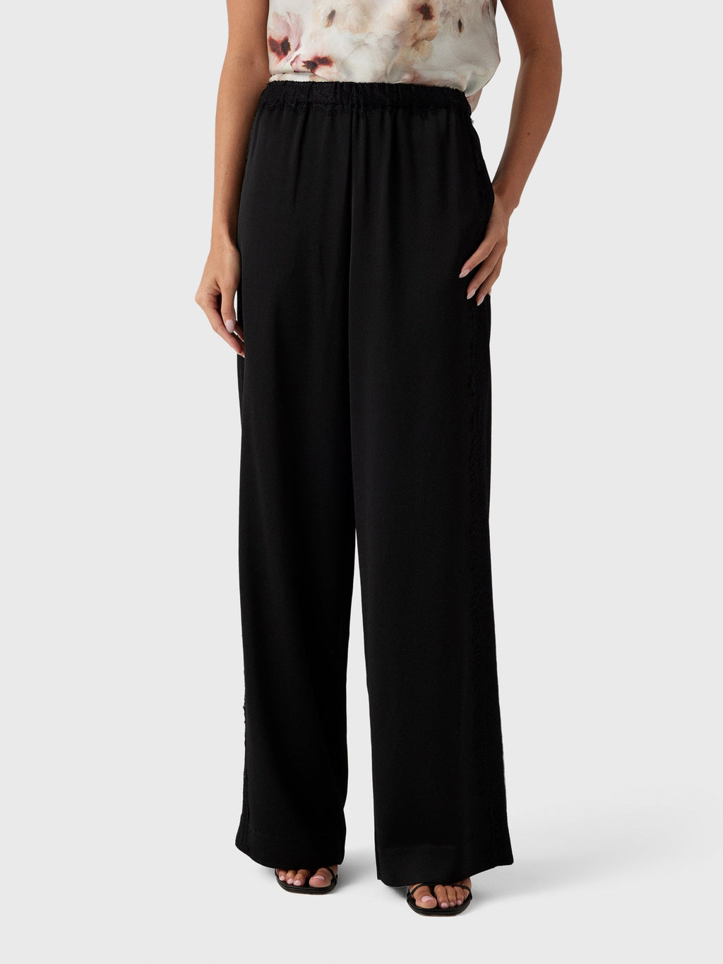 Vince Women's Mid-Rise Lace-Trim Pull-On Pant