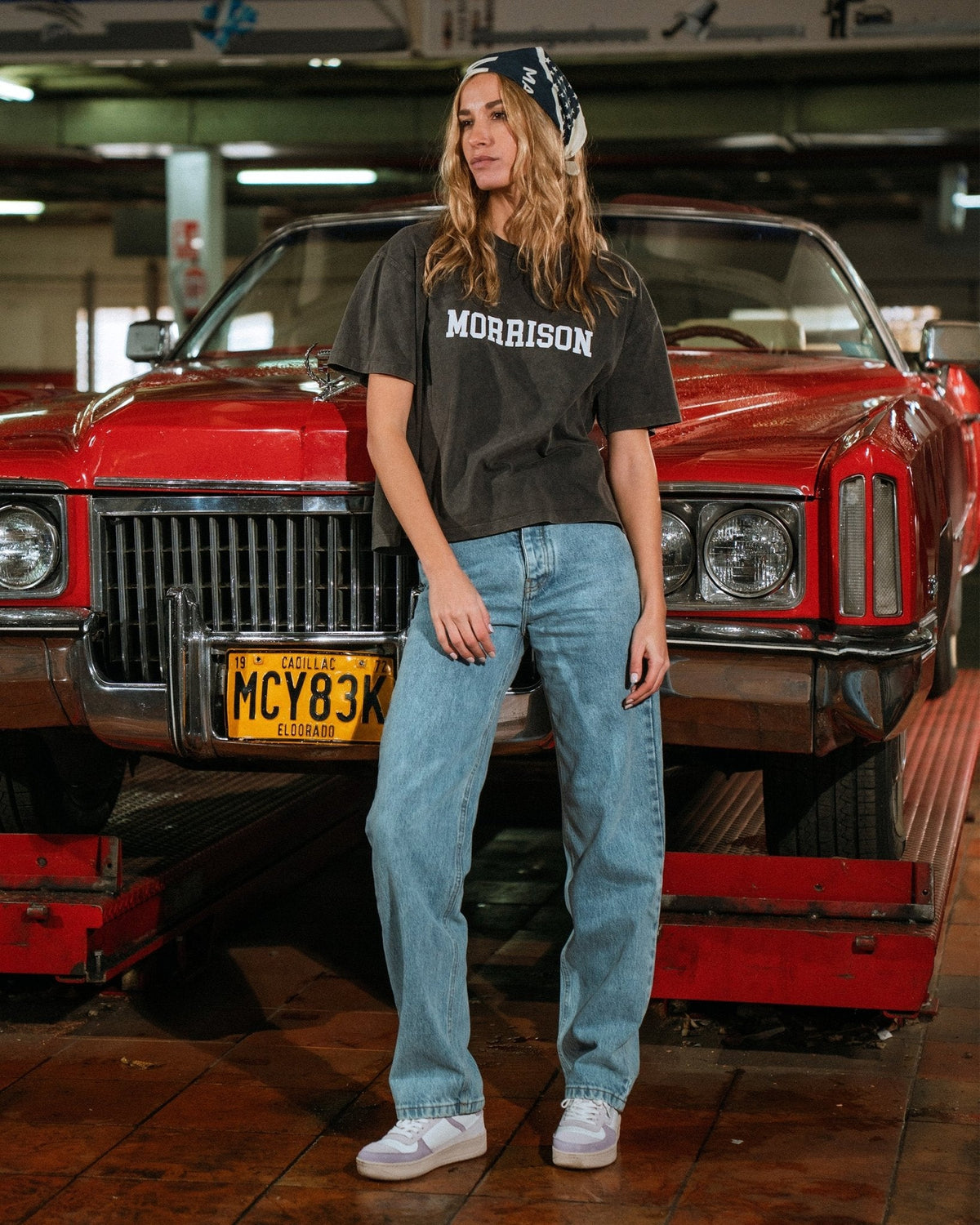 COLLEGE BLACK BOXY TEE