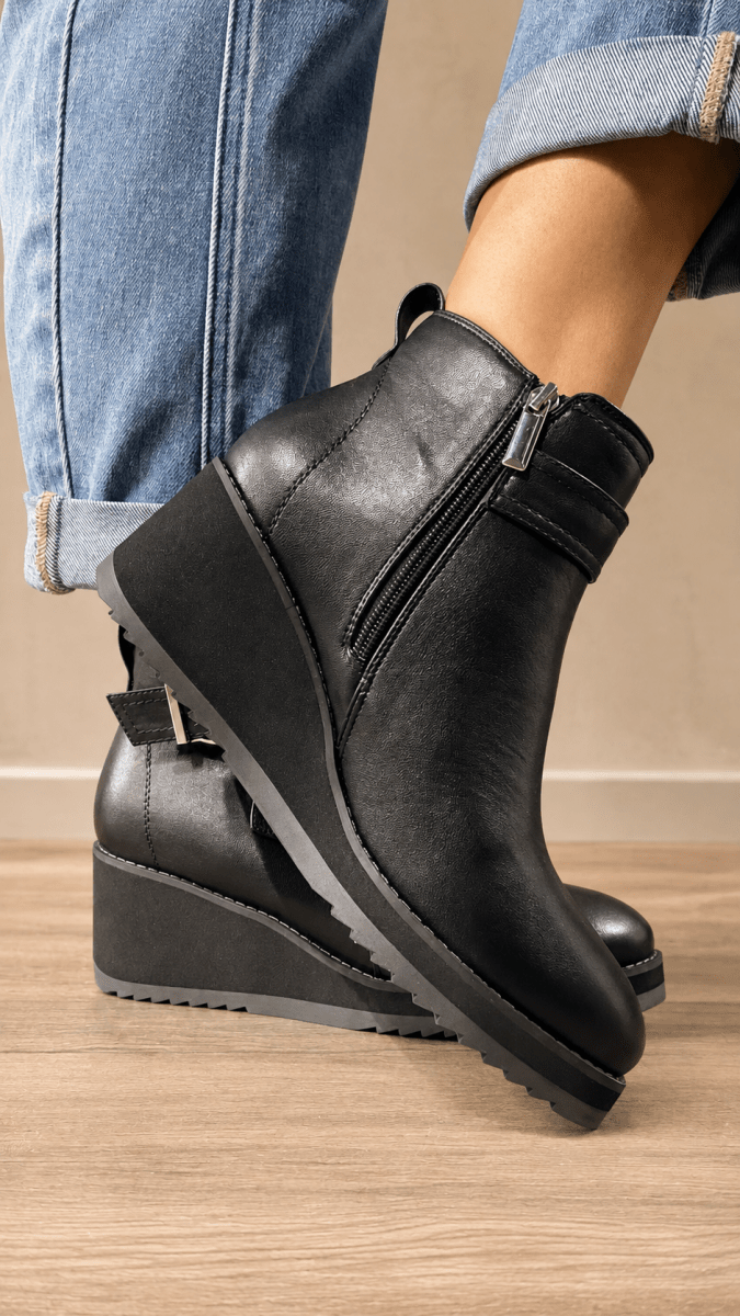 Corky's Black Intuition Boots
