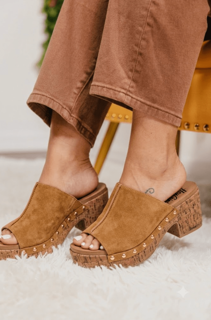 Corky's Camel Gaslight Wedges
