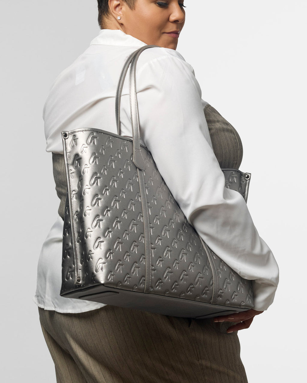 XL MONOGRAM SLEEK TOTE - PLATINUM
