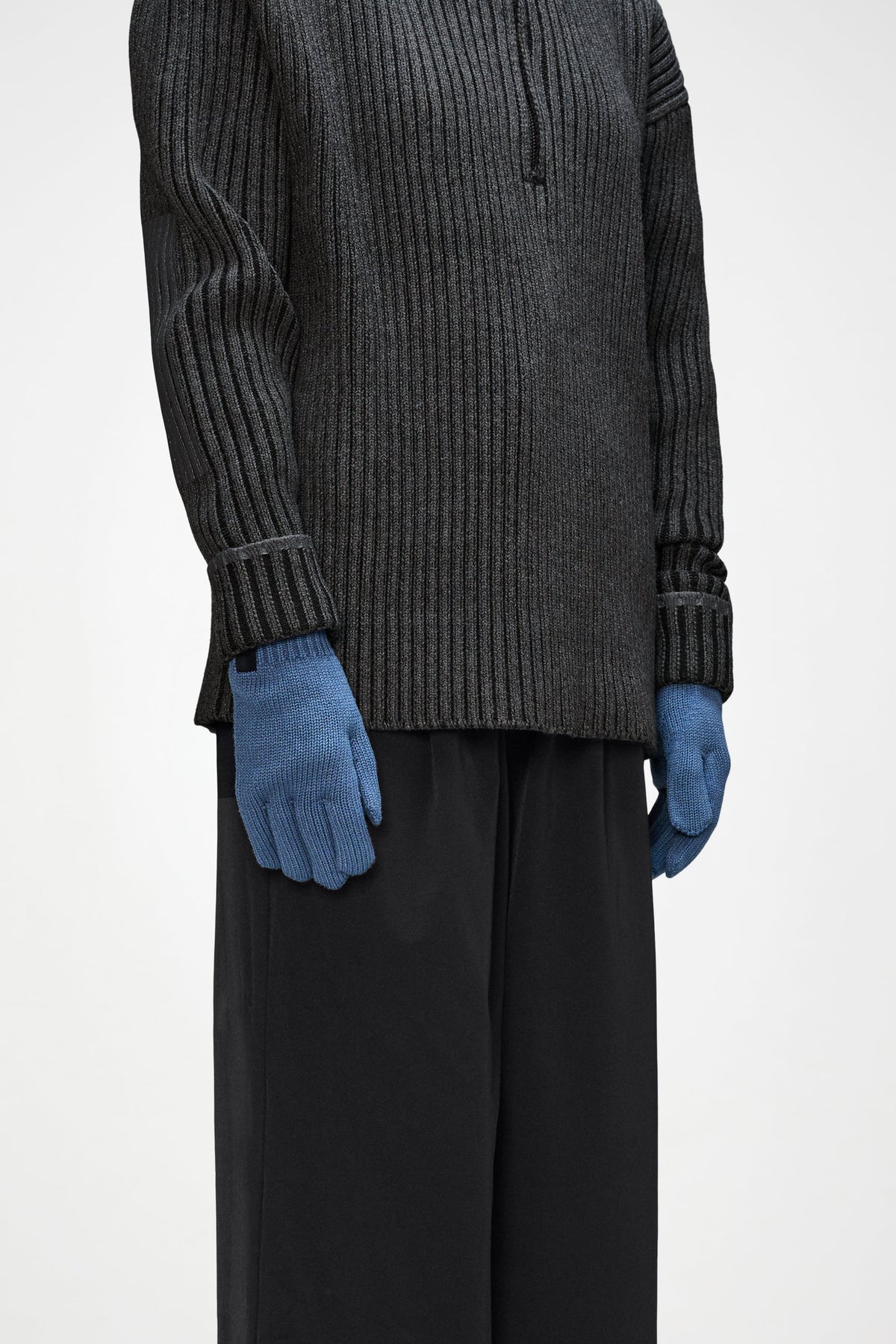 Knit gloves